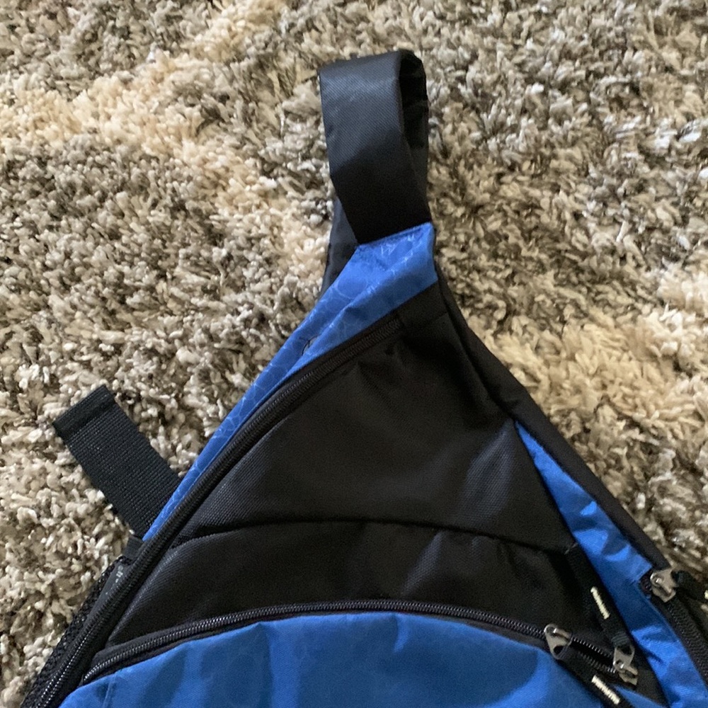 Seaworld Discovery Cove Crossbody Backpack Blue Black Adjustable Straps Unisex - Picture 3 of 11